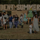Familias con niños saliendo de un concierto del Summerfest